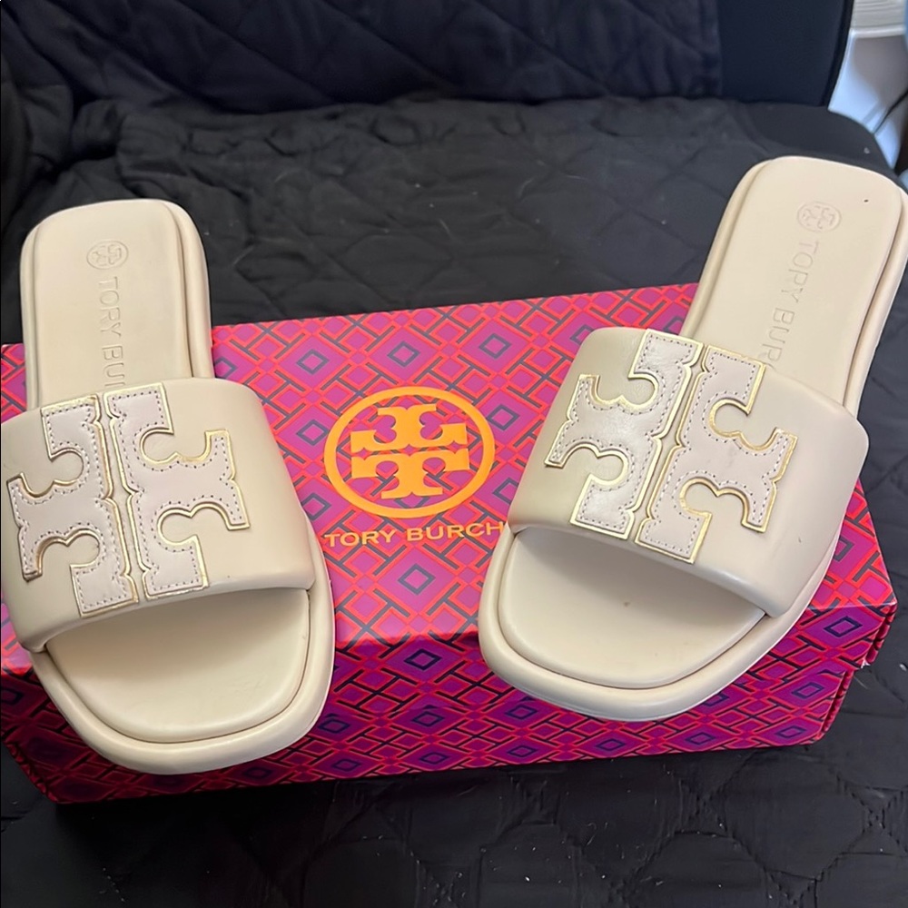 Tory Burch Cream Sandals with Gold Logo